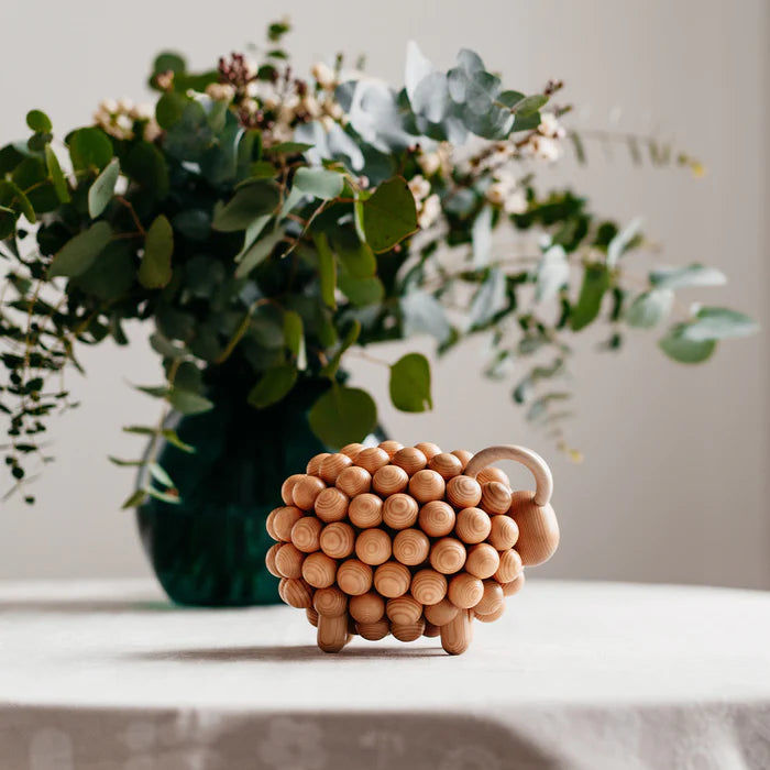 Aarikka Pikkupässi, lakattu puu