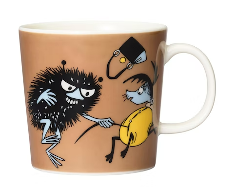 Arabia Moomin mug 0.3L Stinky in action – Suomikauppa.fi