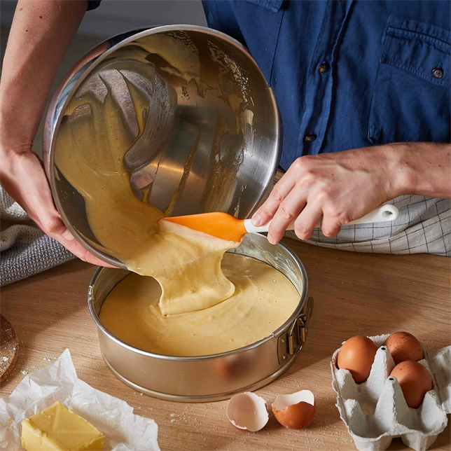 Fiskars Functional Form Dough scraper